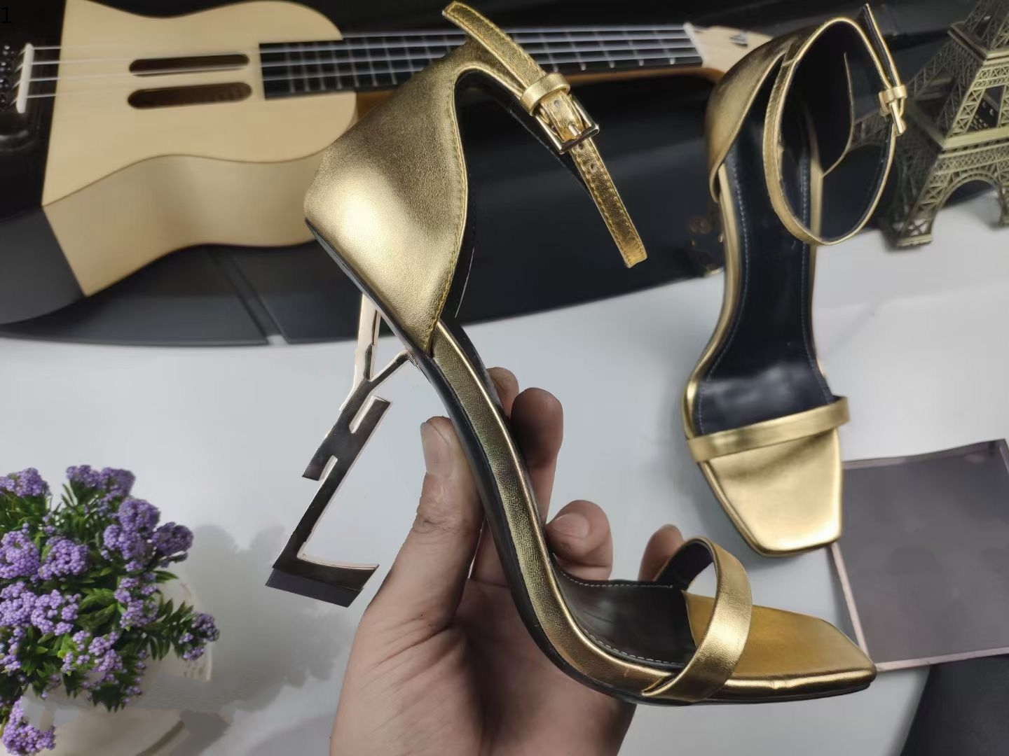 

2021 designer femmes talons hauts party fashion rivets filles sexy pointues danse chaussures de mariée à double bride sandales MJK003