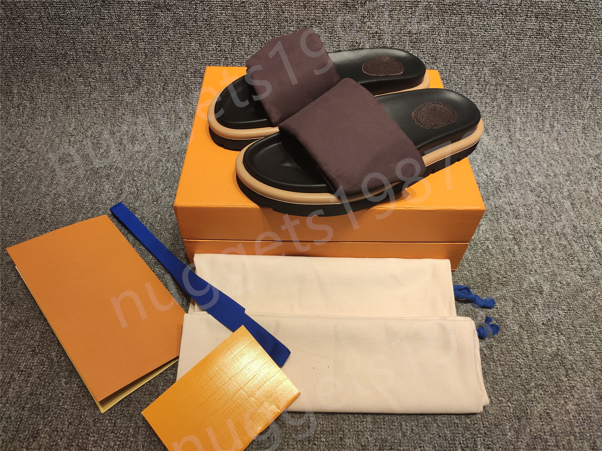 

2021 Slides genuine leather sandals slippers light men's and women's flip flops adjustable upper with box delivery, Black