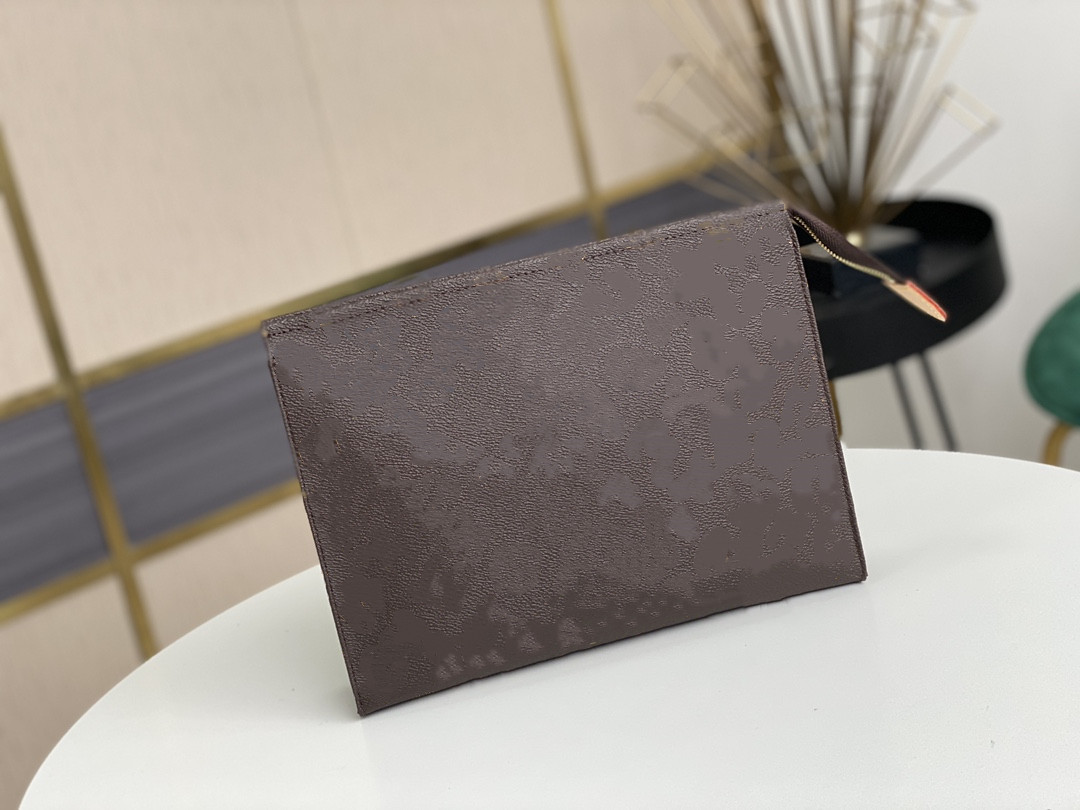 

2021 High Quality Hand bags Travel Toiletry Pouch Protection Makeup Clutch Women Leather Waterproof Cosmetic Bag For With Dust Bao