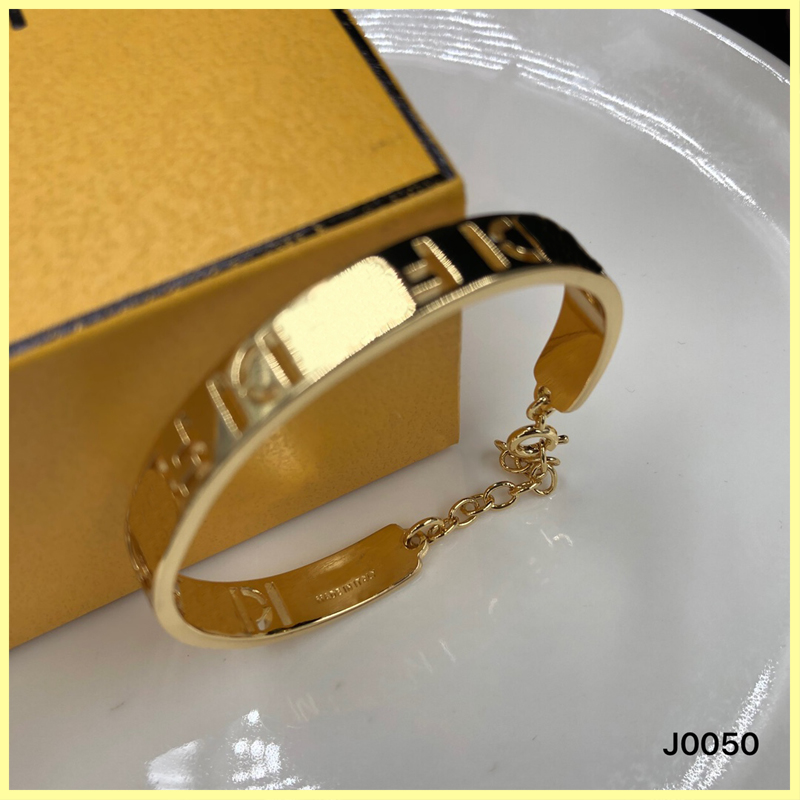 

Womens Designer Bracelet Fashion Farandole Gold Hollow Letters F Bracelets For Women Party Wedding Jewelry Necklace Box New 21102002R