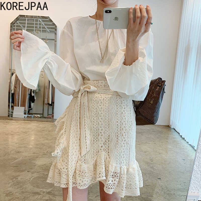 

Korejpaa Women Dress Sets Korea Elegant O-neck Loose Flared Sleeve Shirt and High Waist Lace Up Lace Hook Flower Skirt Suit 210526, Top