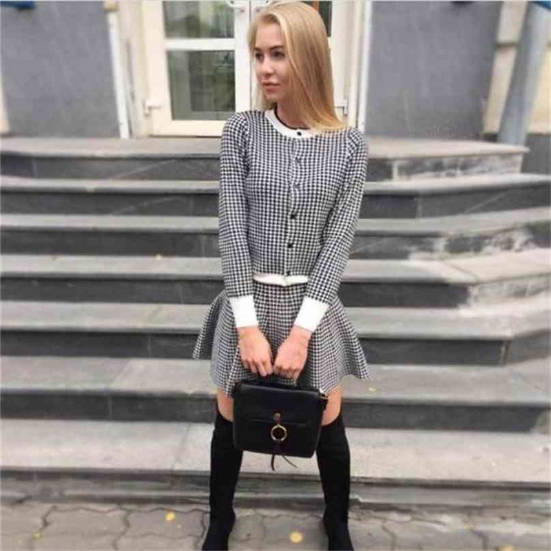 

Spring Knitted Suits Plaid Two Piece Set Women Slim Sweater Cardigan + A-line Short Skirts 2 Pcs Sets Red Twinset 210525