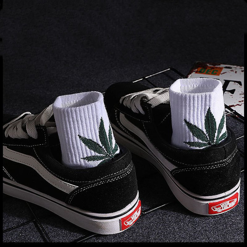 

Men Women Socks Street Fashion Middle Tube Maple Leaf Pattern Streep Air Permeability and Sweat Absorption Sports Sock, Black