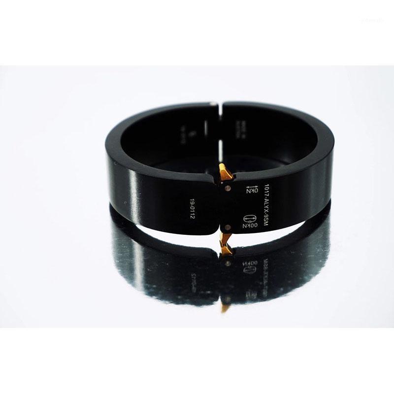 

Men Women 1017 ALYX 9SM Bracelet Fashion Hip Hop Metal Lettering Buckle Shackle With Box Bangle