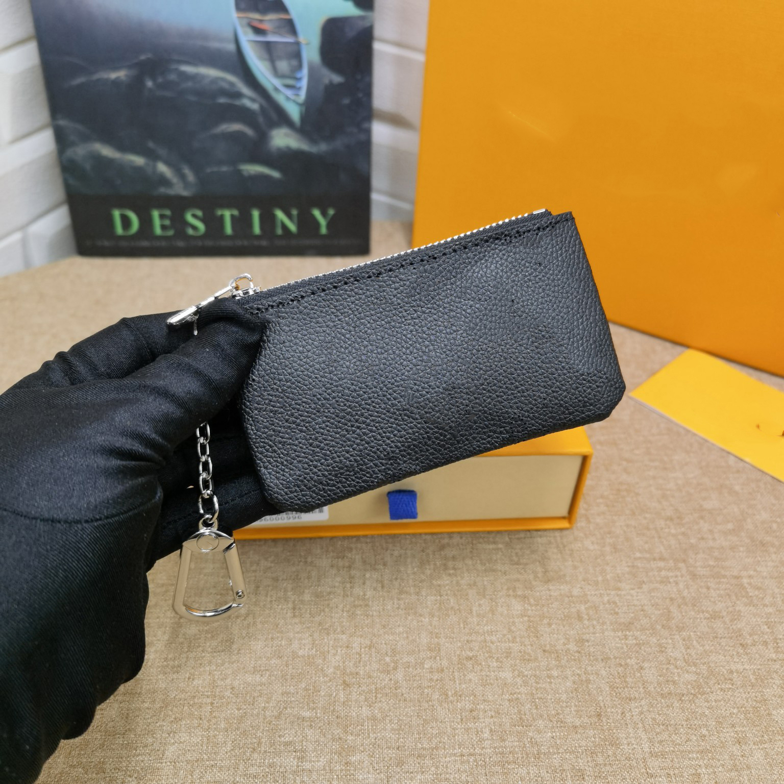 

Top quality male and female purse designer luxury leather canvas short hand with Classic Fashion Card with box size 12-7-1cm M62650