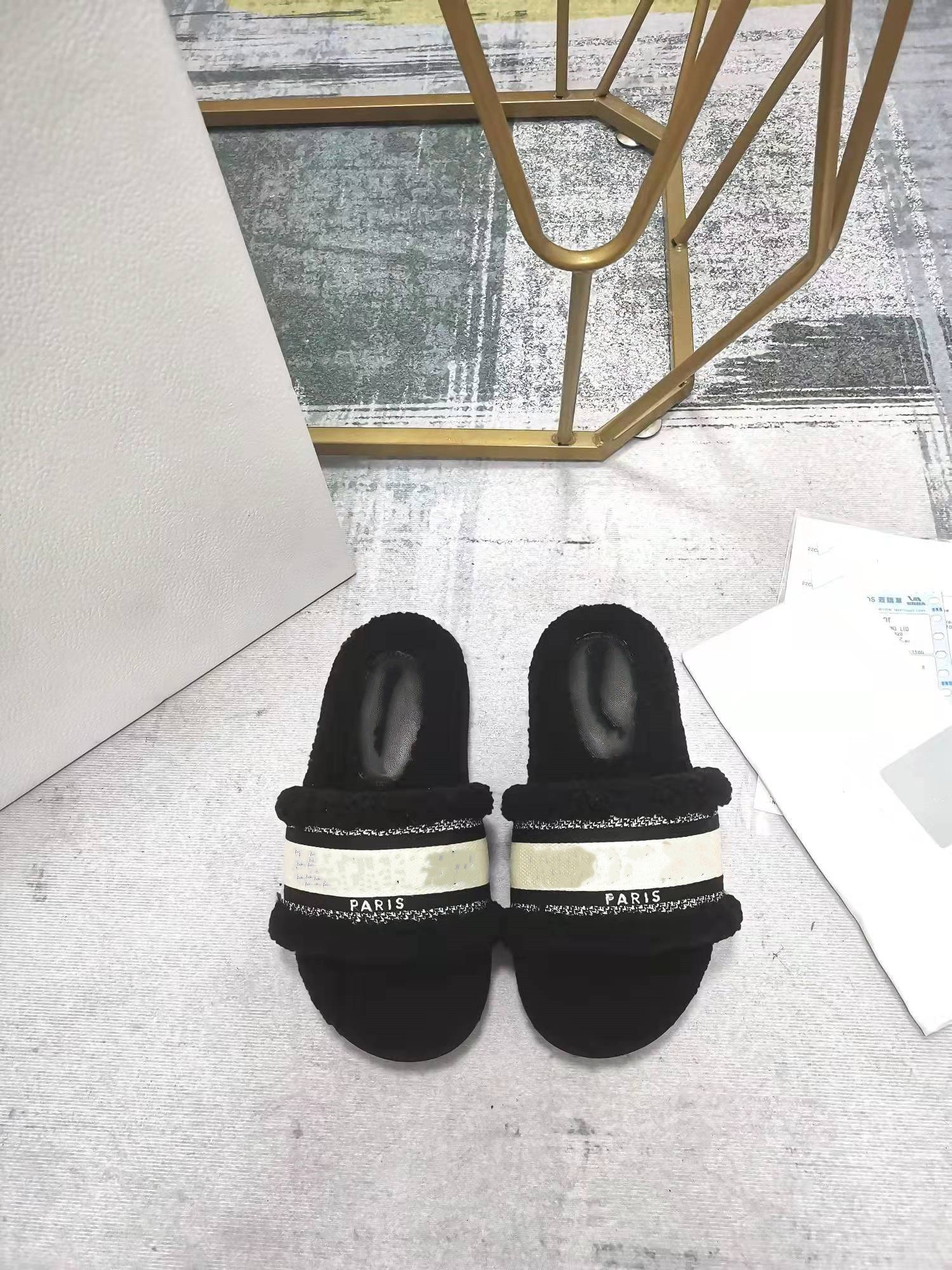 Retro Classic 2022 early spring slippers Fashion leisure women wool sandals selling Slipper Woman Slipperss Shoes Autumn Winter slides Sanda