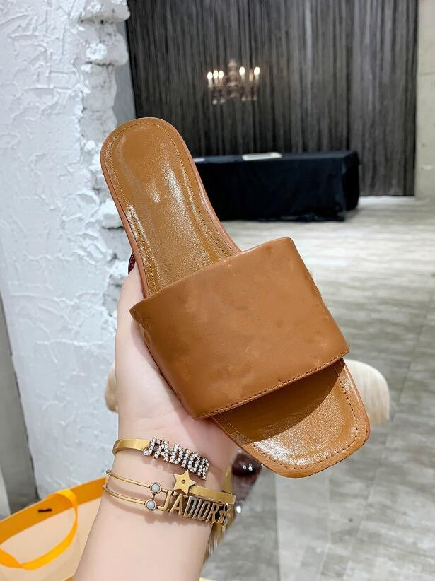 

Newest Fashion Female Sandals Classic Leather Letter Women Slippers Luxury Designer Ladies Non-slip Low-Heeled Flip-flops Famous Brand Beach Shoes, Green