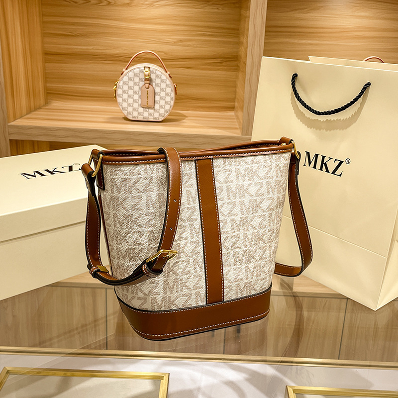 

handbag small mk2021 autumn bucket bag old flower tray special single shoulder messenger versatile high-grade feeling large capacity, Black;red