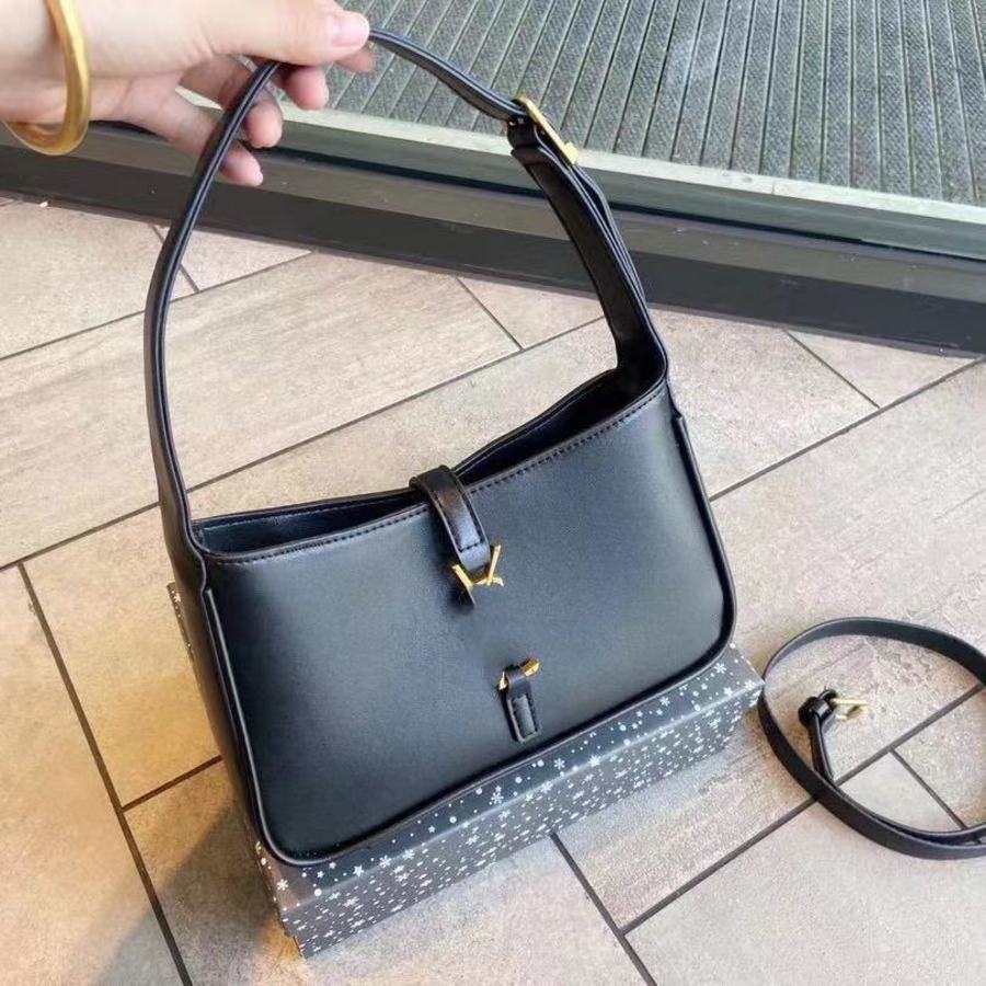 

Correct Version y + Women's Underarm Bag 451K610