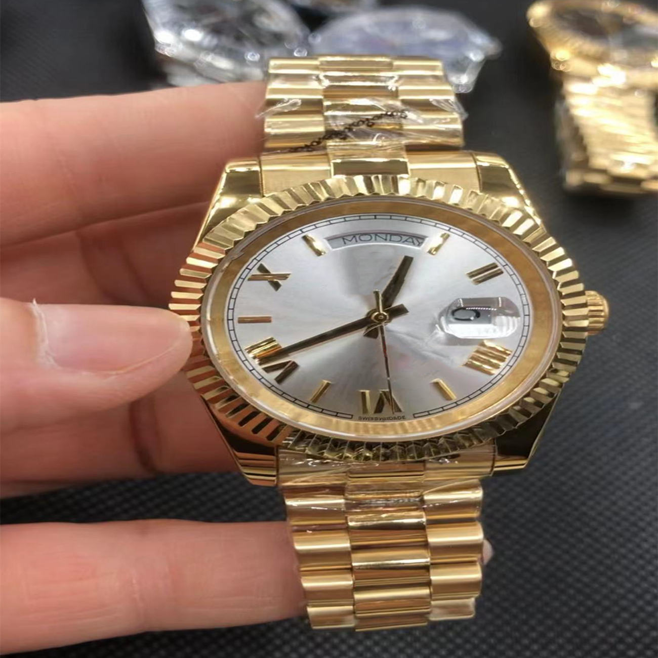 

Master design automatic mechanical men's watch, luxury fashion waterproof, large window double calendar, folding buckle, sapphire glass, star business handbag choice