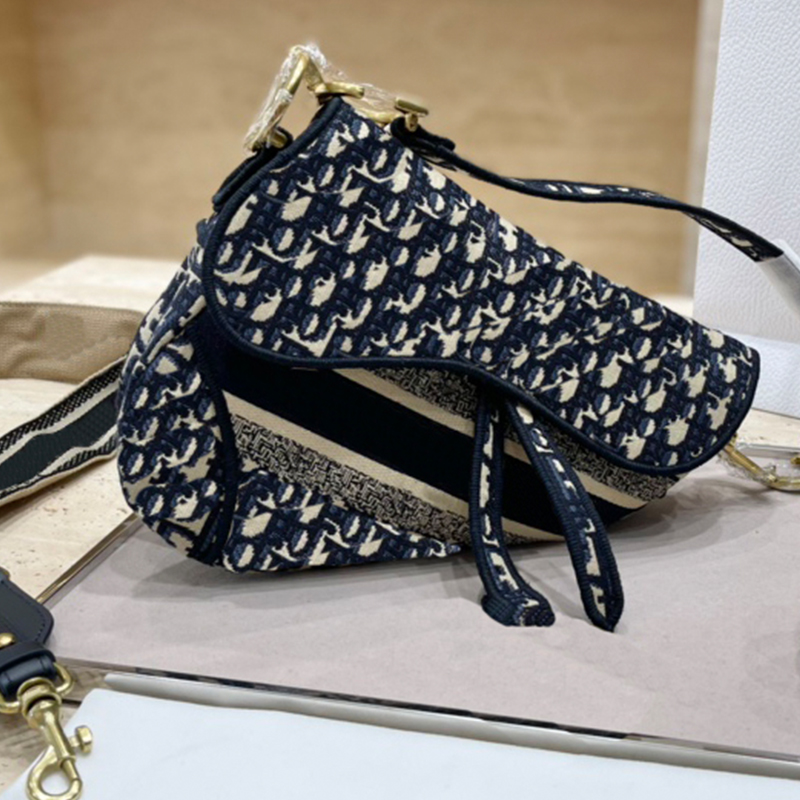 

Luxury designer AAA ladies retro high quality messenger bag handbag embroidered shoulder bag wallet with box saddle bag, No bag