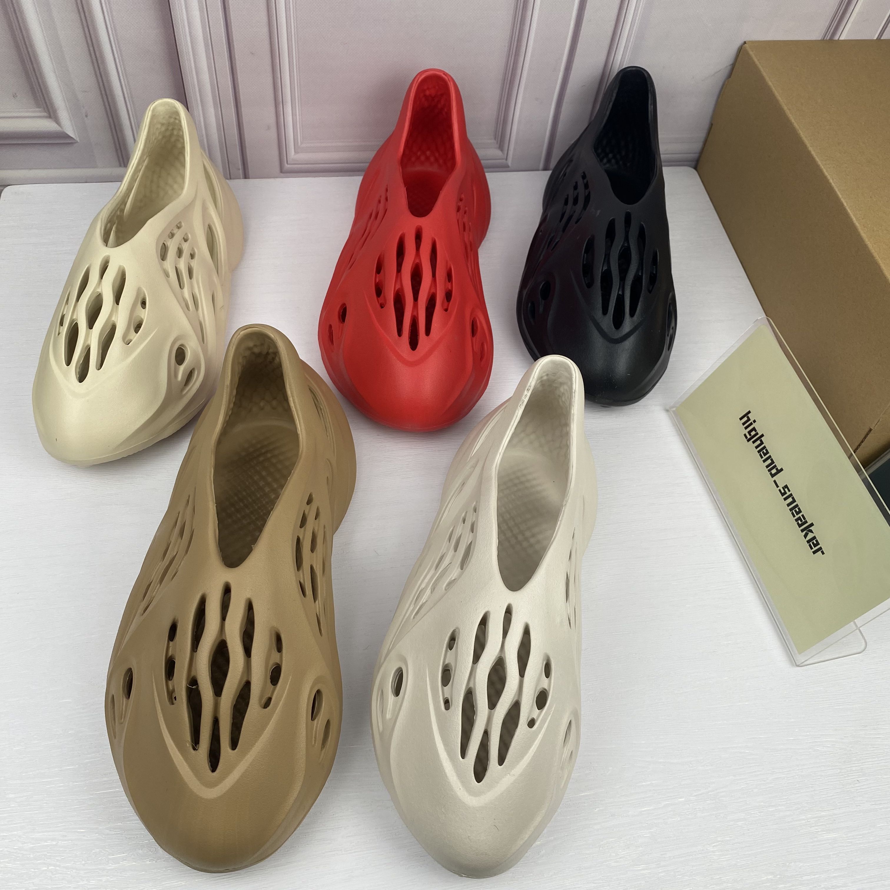 

2022 Men Women kanye Slides Slippers fashion west Sandals Desert Sand Earth Brown Bone White Pure Core Enflame Orange Resin Foam Runner Slide outdoor yzy Slipper 36-45