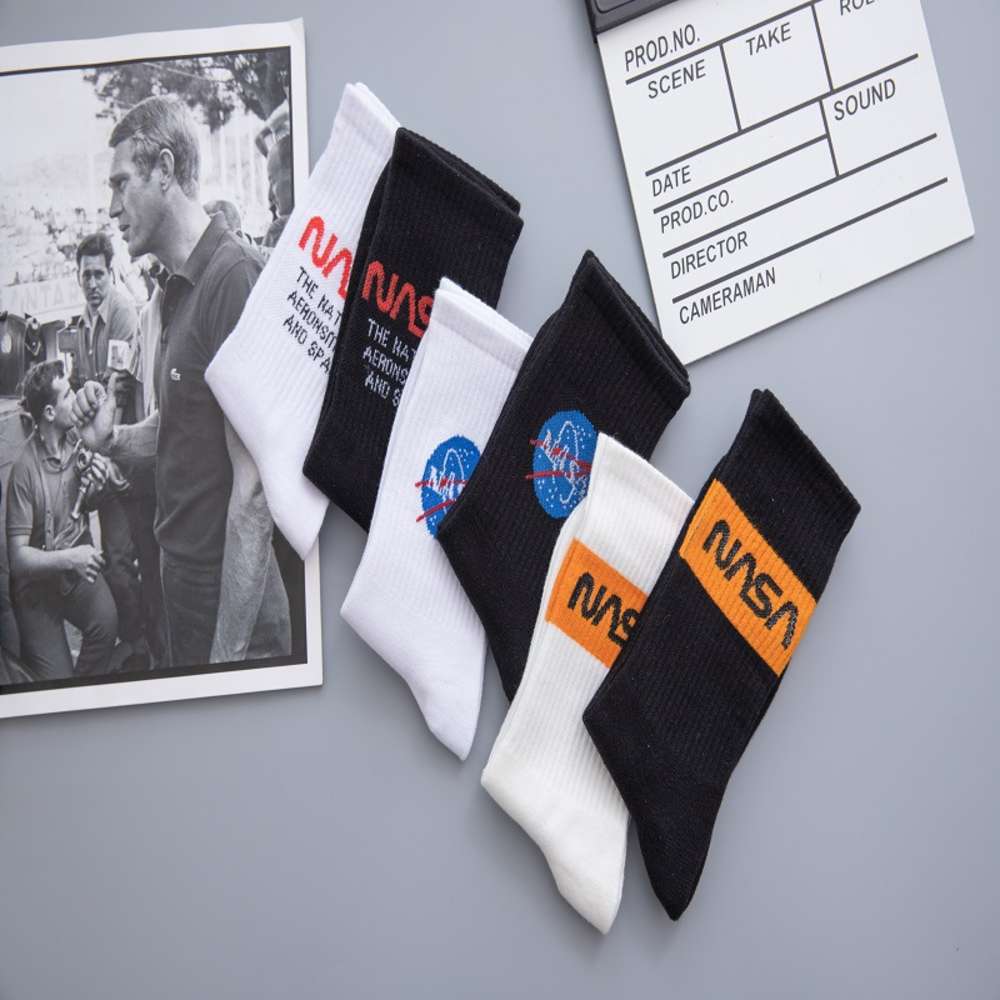 

Ins tide brand English men's and women's street skateboard, NASA cotton, middle tube socks, college socks, Black