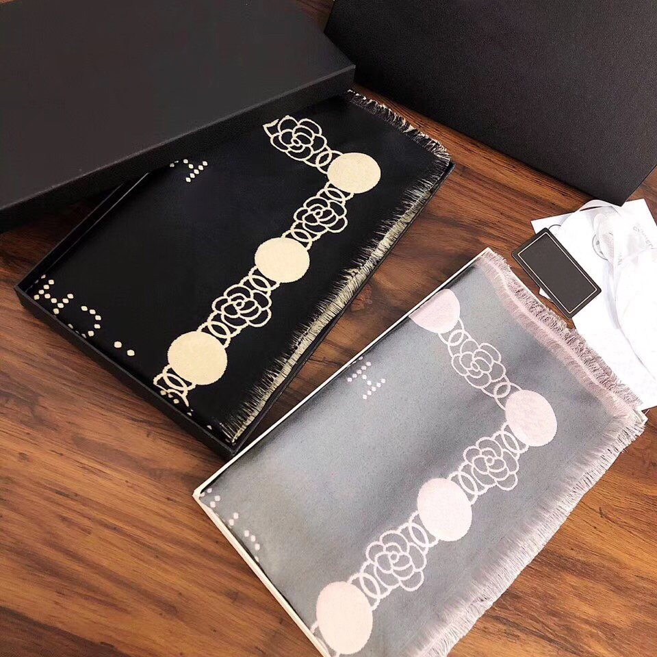 

2color Fashion Cashmere Scarf for Women Designer Scarves Vintage Retro Ladies Letters Printed Classic Small Sweet Wind Tassel Scarfs Shawl Pashmina 180*70cm