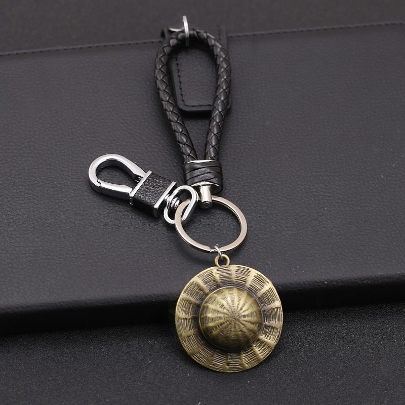 

Keychains Anime One Piece Keychain Men Hand Woven Leather Luffy Hat Roronoa Zoro Chopper Backpack Key Ring Women Car Bag Pendant Llaveros