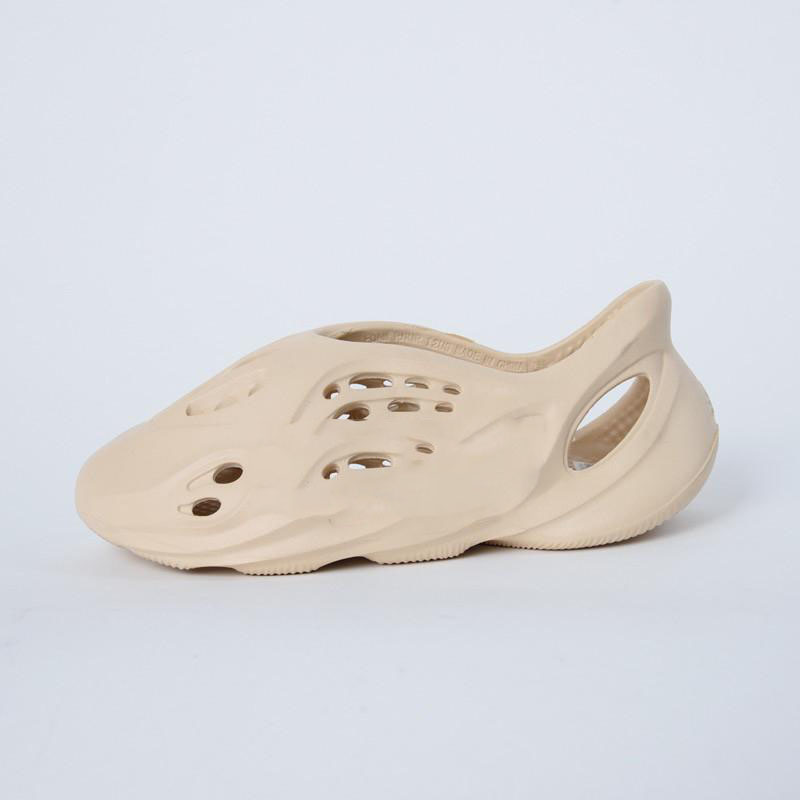 

2021 Kanye West Slippers Men's Women's Sneakers Foam Runner Clog Sandals Bone Desert Sand Resin Waterproof Toilet, Black;red
