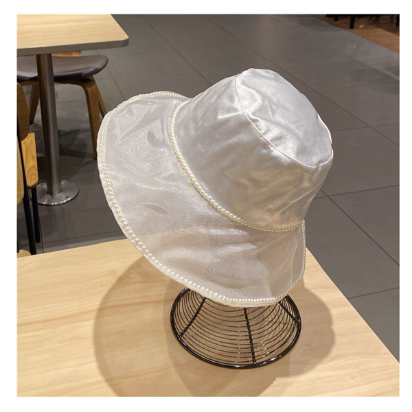 2021 larges chapeaux de bord de charme élégant perle maille femme pêcheur chapeau noir Chapeau blanc Couleur Summer Sun and Protection UV Casquet