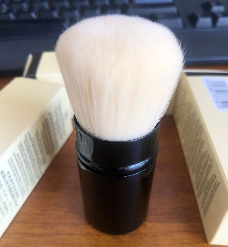 

Top Seller LES BELGES Makeup Brush RETRACTABLE KABUKI BRUSH with Retail Box Package