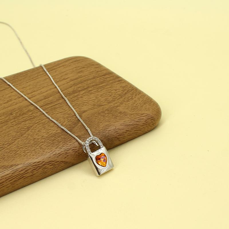 

Pendant Necklaces Delicate Lock Peach Heart Crystal Necklace Sweater Chain Suitable For Women Trendy Wedding Birthday Party Jewelry Gifts, Silver