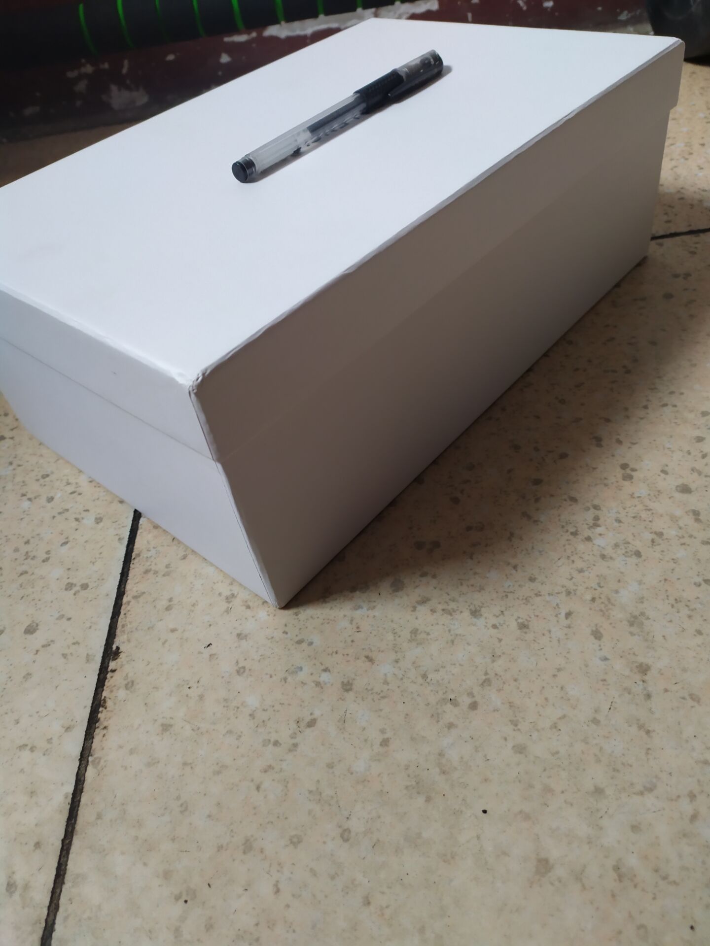 

Shoe boxes for men's and women's shoes