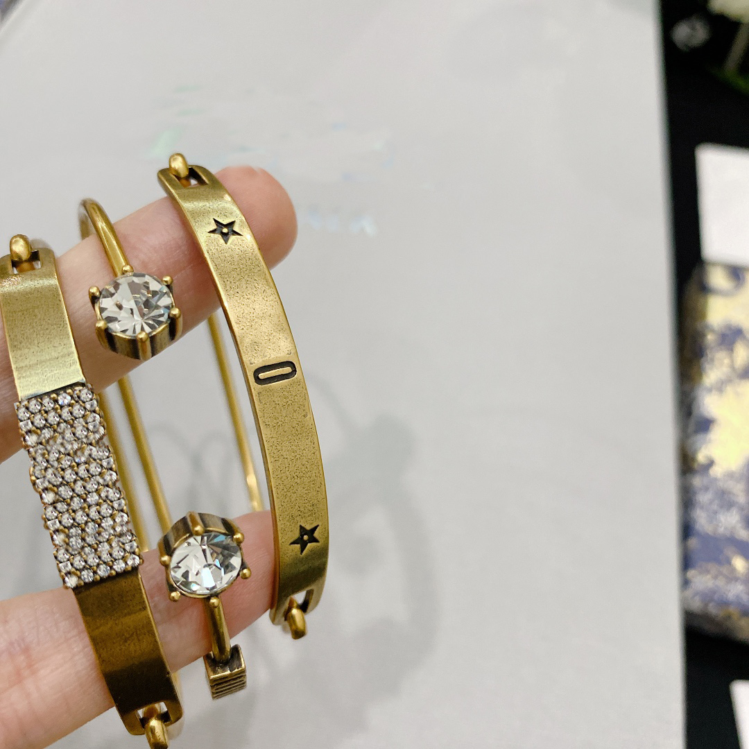

2021 New Fashionista Women's Bracelet Set, 3 Piece Set, Retretro Gold Finished Metal Letters Star Crystal Casual Bracelet