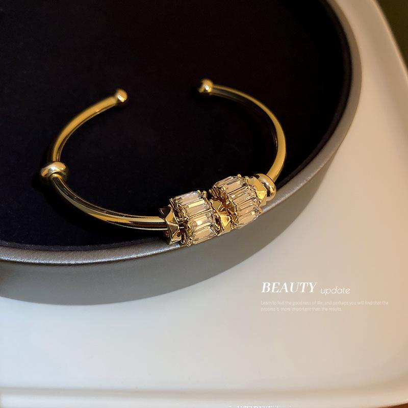 

Bangle French High Sense Cylindrical Transfer Girlfriends Gothic Girls Fashion Jewelry Party Luxury Accessories For Woman