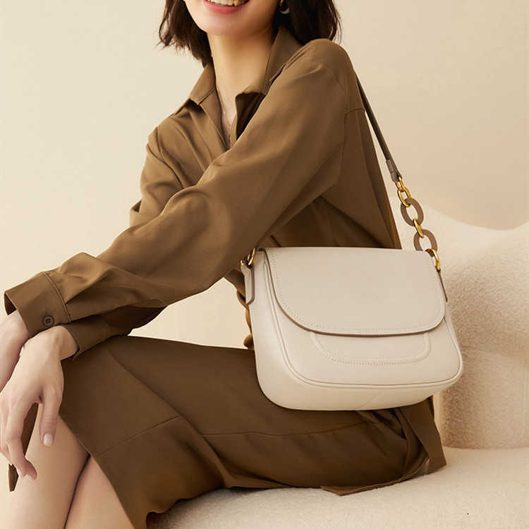 

Advanced sense women's foreign style French niche 2021 new fashion single shoulder cross saddle bag, White