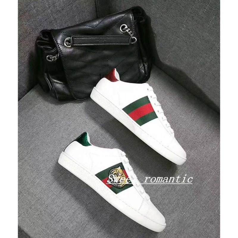 

2021 Luxury High Quality Bee white Sneakers with tiger snake print Men & Women red bottom real Leather casual shoes, Black;red