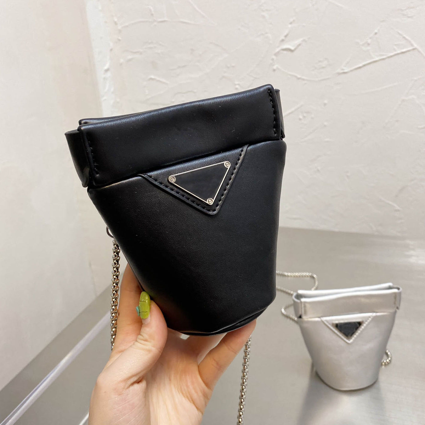 

2021 Women Small Bags Long Chain Shoulder Messenger Package Fashion Trend Bucket Pack, Black