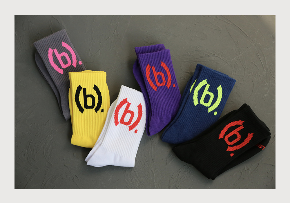 

Two pairs of brackets B letter 21 spring and summer personality street fashion sports and leisure socks for men and women, Black