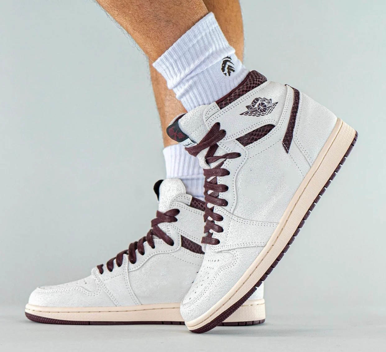 

Shoes A Ma Maniere x Jumpman 1 High OG Basketball 1s Sail Burgundy Suede Material Trainers Men Sneakers Womens Sports, Bubble wrap packaging