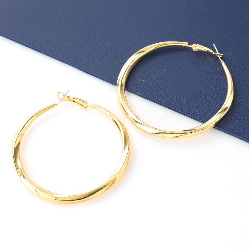 

Hoop & Huggie Pauli Manfi 2021 Fashion Simple Metal Round Earrings Women's Classic Party Accessories