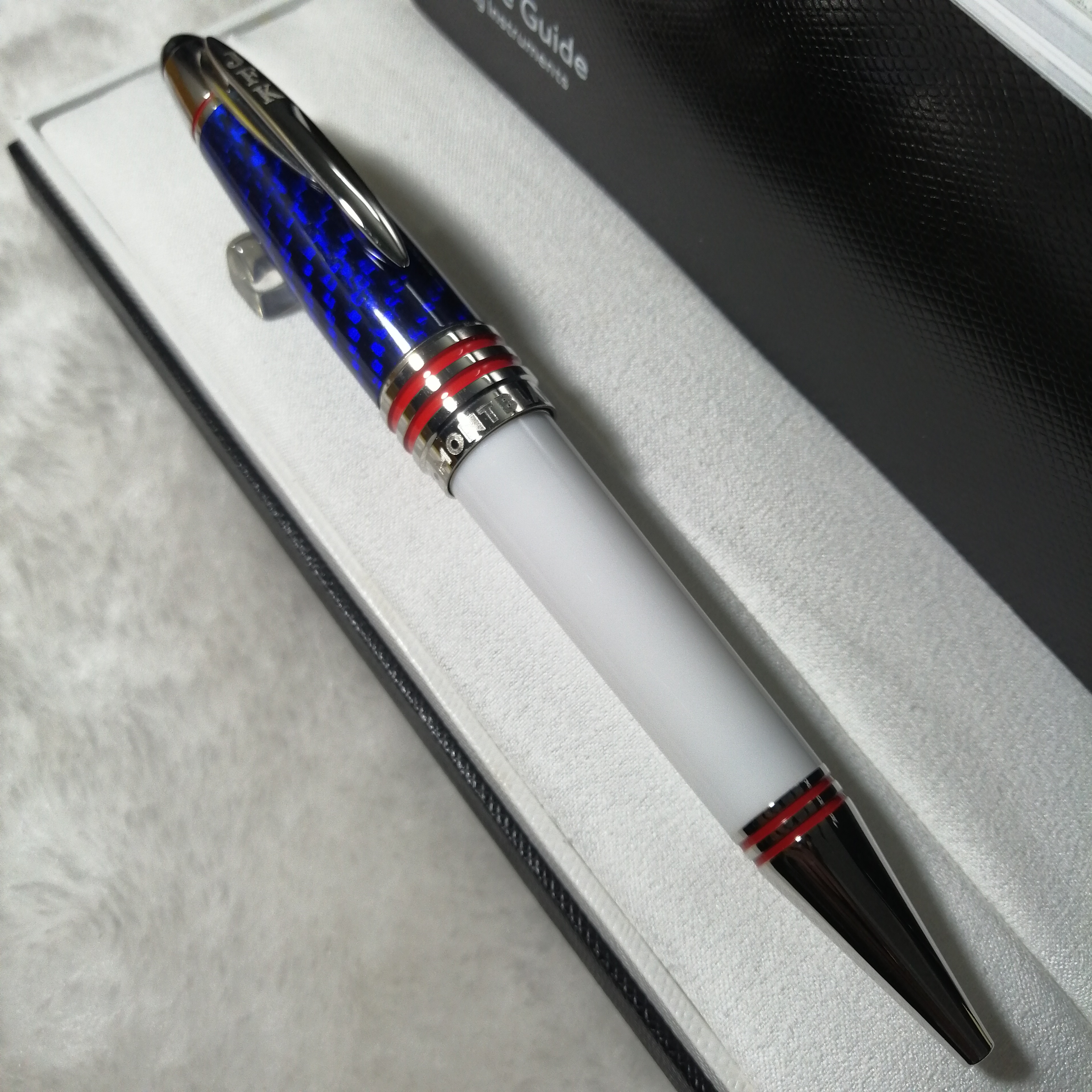 

Luxury High Quality Black carbon fibra Blue Fountian pen Rolelrball Ballpoint pens with JFK carving logo brand product @yamalan