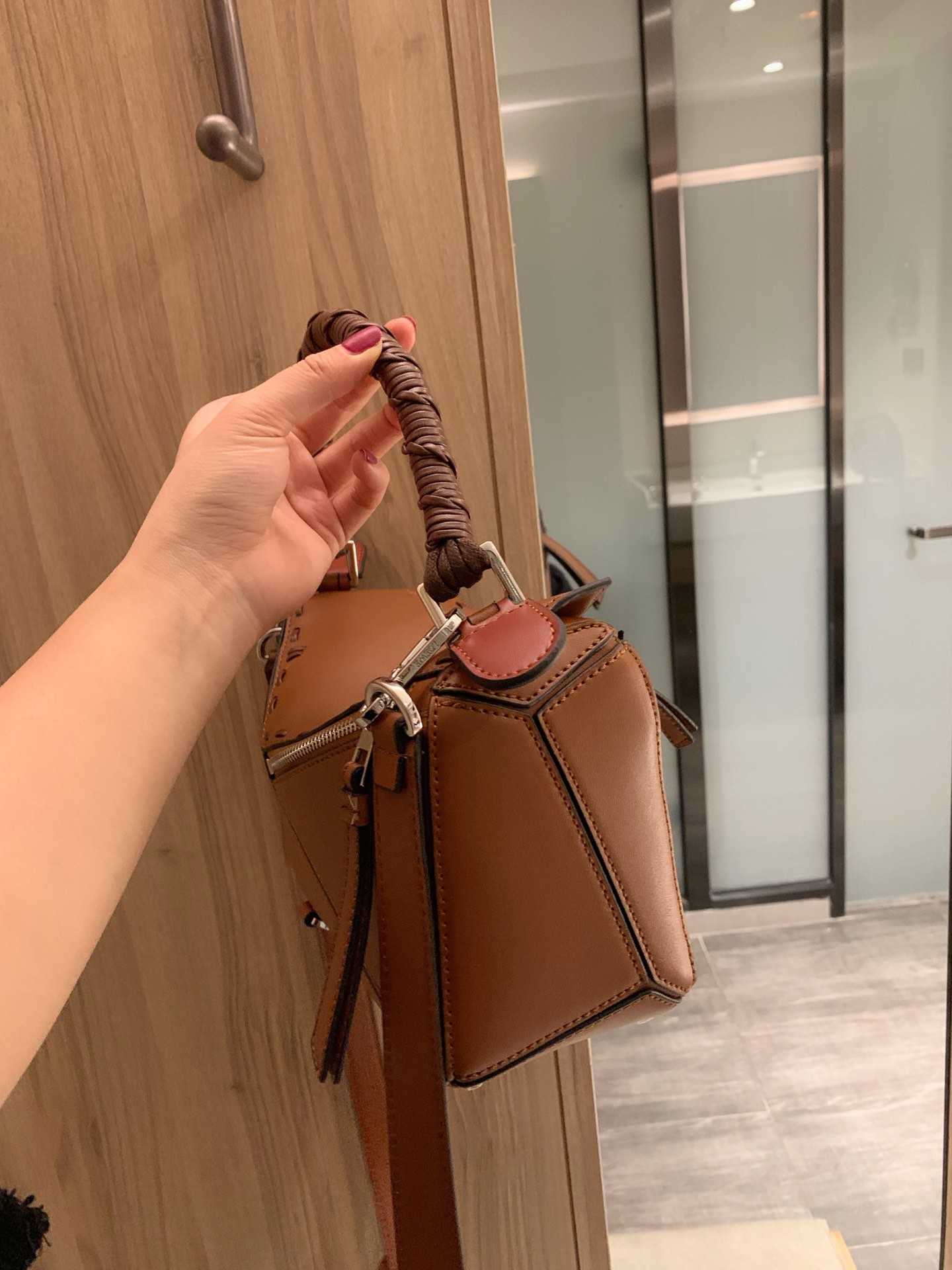 

Top quality 2021 fashion brand bag luxury designer handbag flower design high quality lady free delivery Loewe Storage bag JO1E