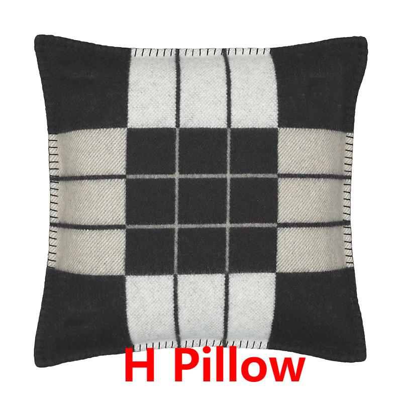 

Luxury H Cashmere Pillow Crochet Soft Wool Warm Plaid Sofa Bed Fleece Knitted Striped Geometric Pillows For Sleeping