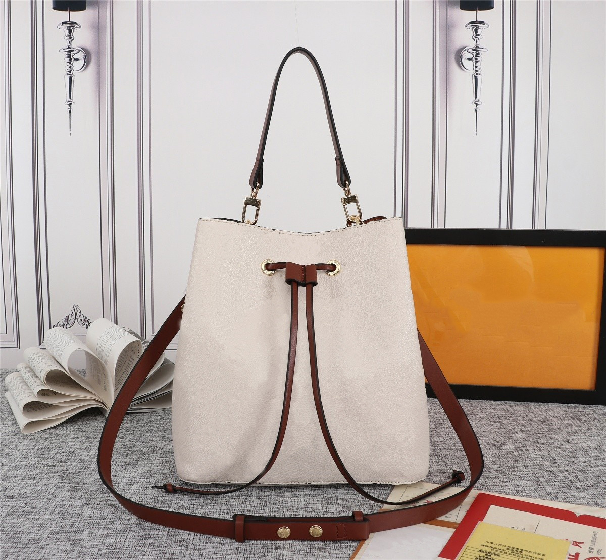 

NéoNoé BB Escale Bucket Handbag luxury Empreinte bag High-quality designer handbags Wallets Ladies genuine leather Shoulder and CrossBody Imprint flower Bags M45256, White