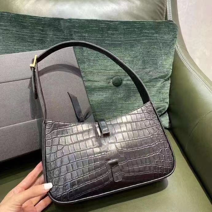 

Top Quality!!! Le 5 A 7 Hobo Designer Woman Bag In Crocodile-Embossed Shiny Leather Adjustable Strap And Tab Closure With Metal Hook, Silk