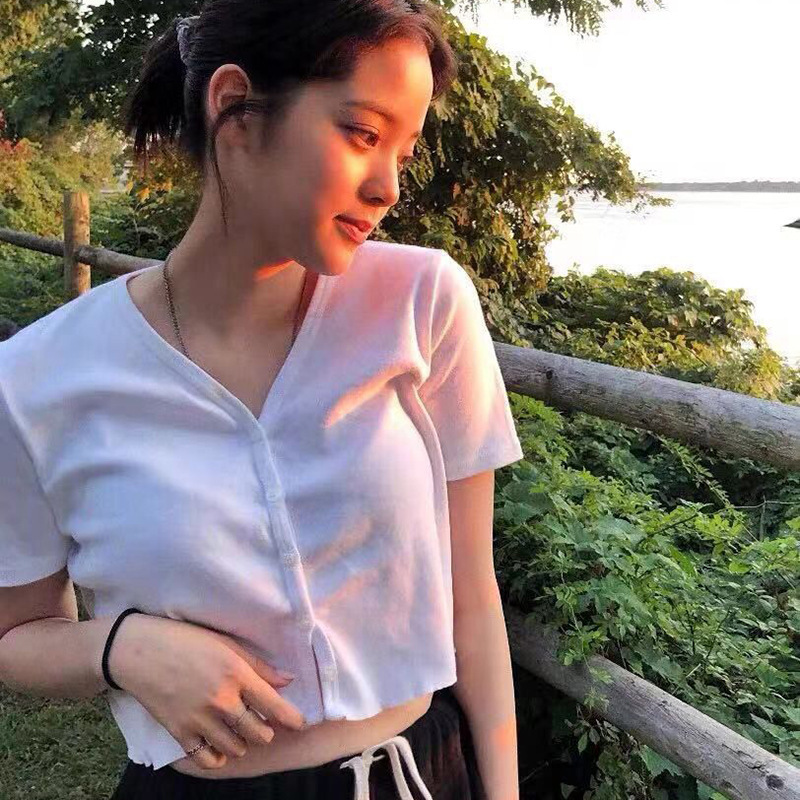 

Paris Girl Summer Short-Sleeved Crop Tops T Shirt Outfits Women' Loose Casual V-Neck Solid Color Wild Cardigan White Tee Female 210524
