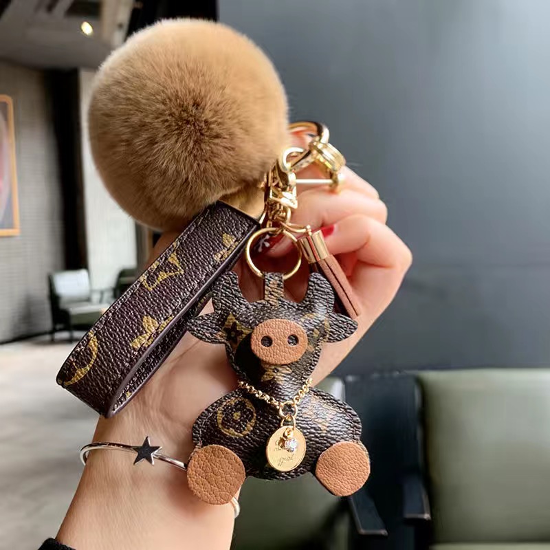 

2021 Luxury designer Keychain cattle Keychains classic chic Keyring Women men Car pendant unisex design Key Chain Trinket Jewelry