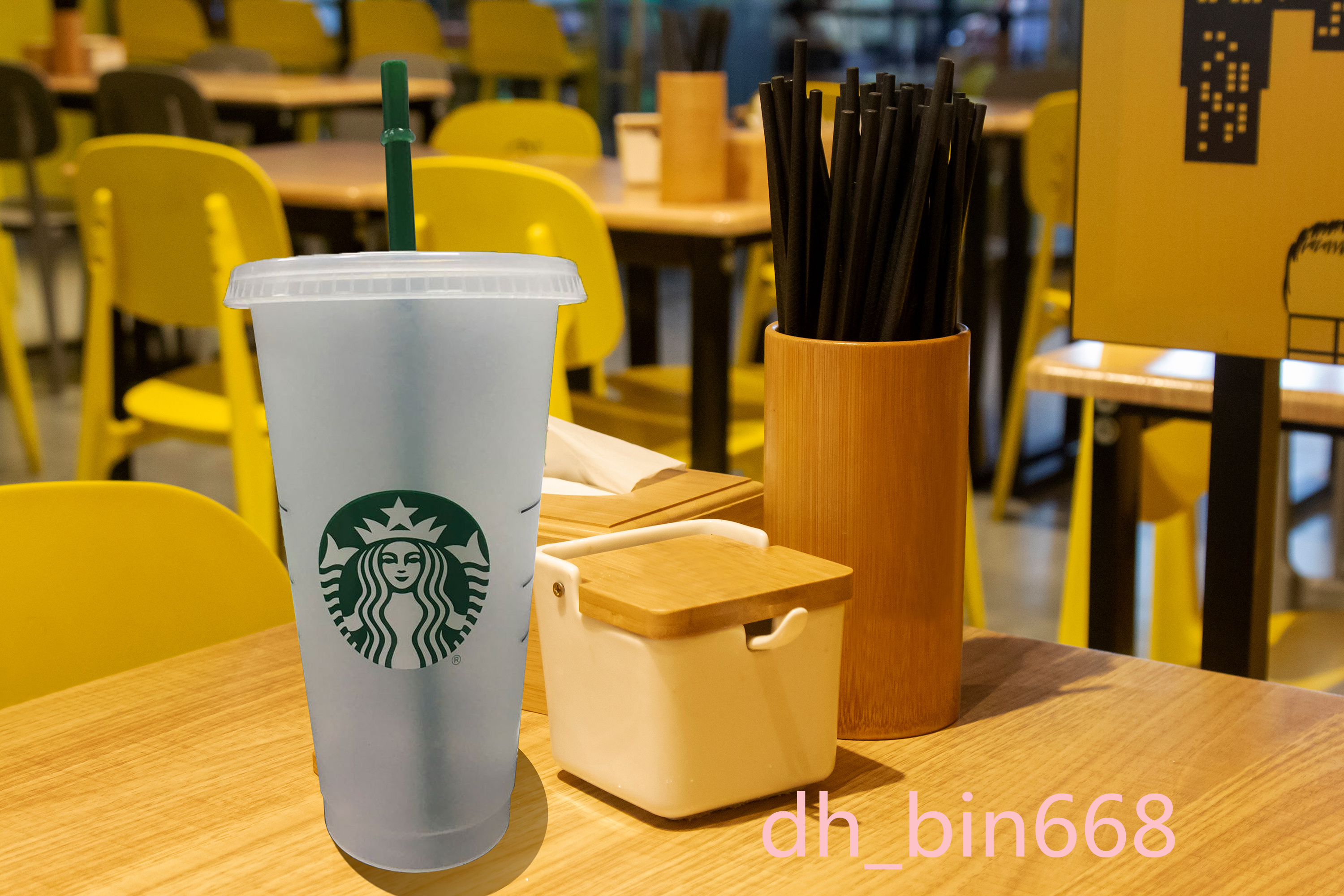 

24oz /710ML Starbucks tumbler cup tumblers plastic reusable black transparent coffee flat straw column cover Bdian DHL 50pcs mugs Milk Teacup, As shown