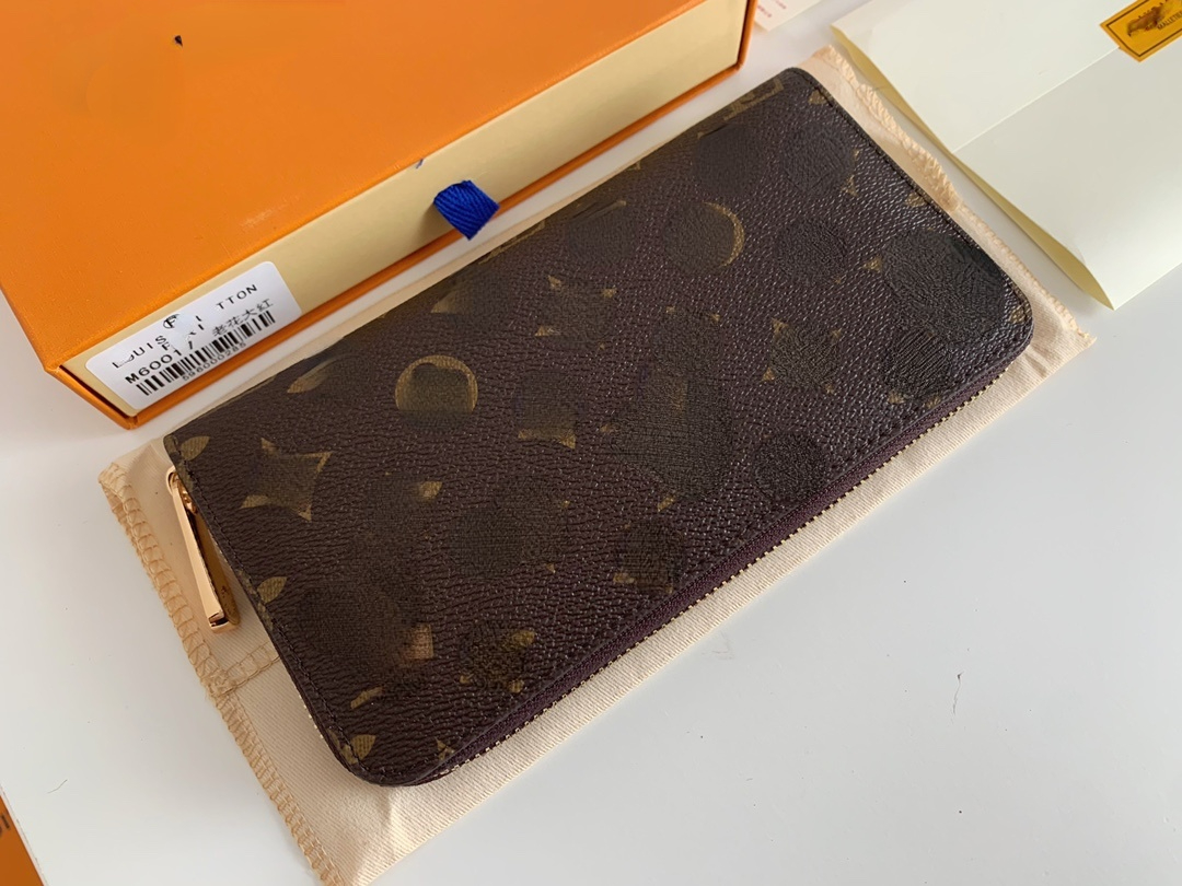 

Classics Single Zipper Wallet The Most Stylish Way To Carry Around Money Cards and Coins Men Purse Long Business Women Wallet with Box, Brown 1