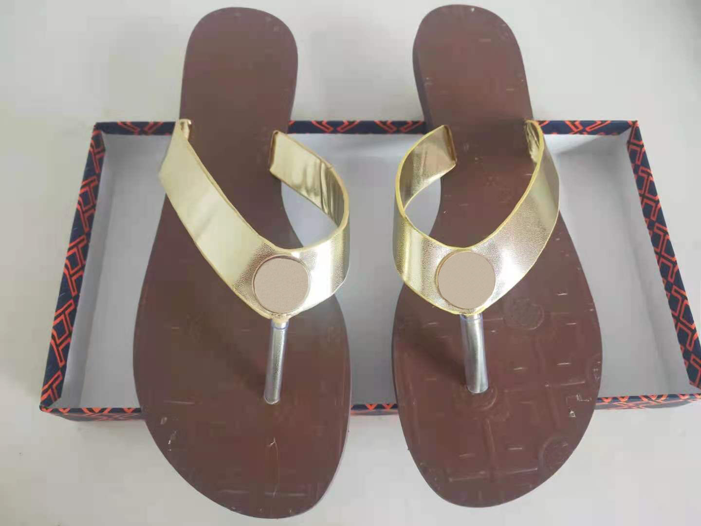 

Summer fashion woman beach slippers Leather Cartoon Big Head Slippers Flat shoes Hotel Letters woman Shoes Metal Lock head slippers 35-42, Black