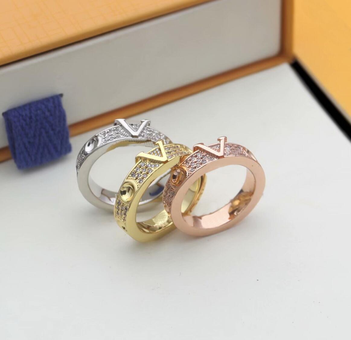 

Europe America Fashion Style Men Lady Women Titanium steel Embossed V Initials Diamond 5 Polished Imprints Empreinte Ring 3 Color Twinkle