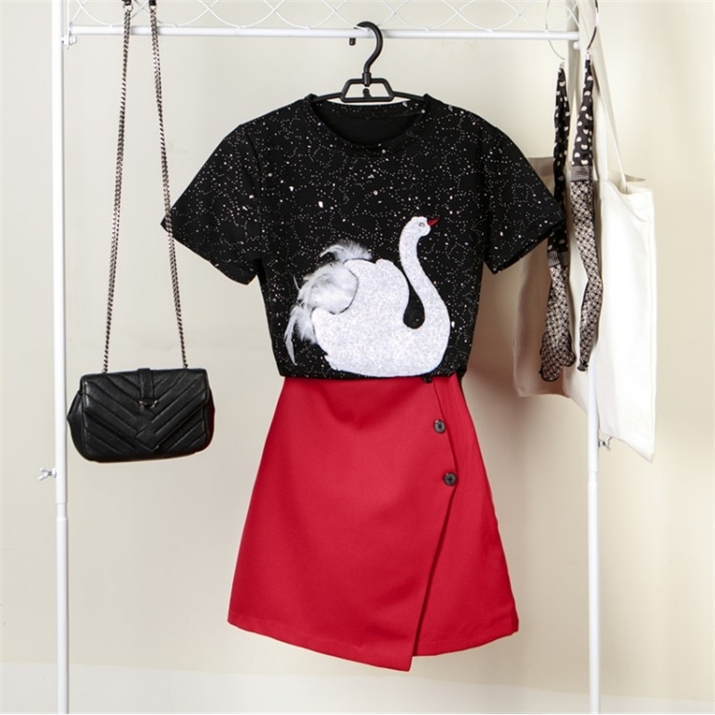 

Fashion Summer Women' Swan Sequins Embroidery T-shirt Top + Red Buttons A Line Skirt Twinset Ladies Set 210519, Picture color