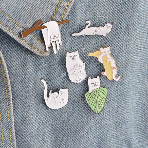 

White Enamel Animal Cat Brooch pins Cartoon Lapel pin for women men Top dress cosage fashion jewelry will and sandy, Gray