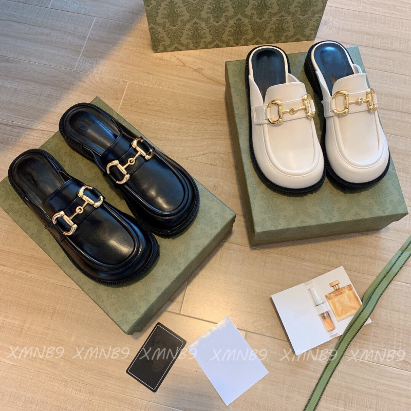Cute Designer Casual Shoes Fashion Buckle Wide Toe Slippers Leather 2021 Luxurys High Quality Calfskin with Horsebit Black White 2 Color