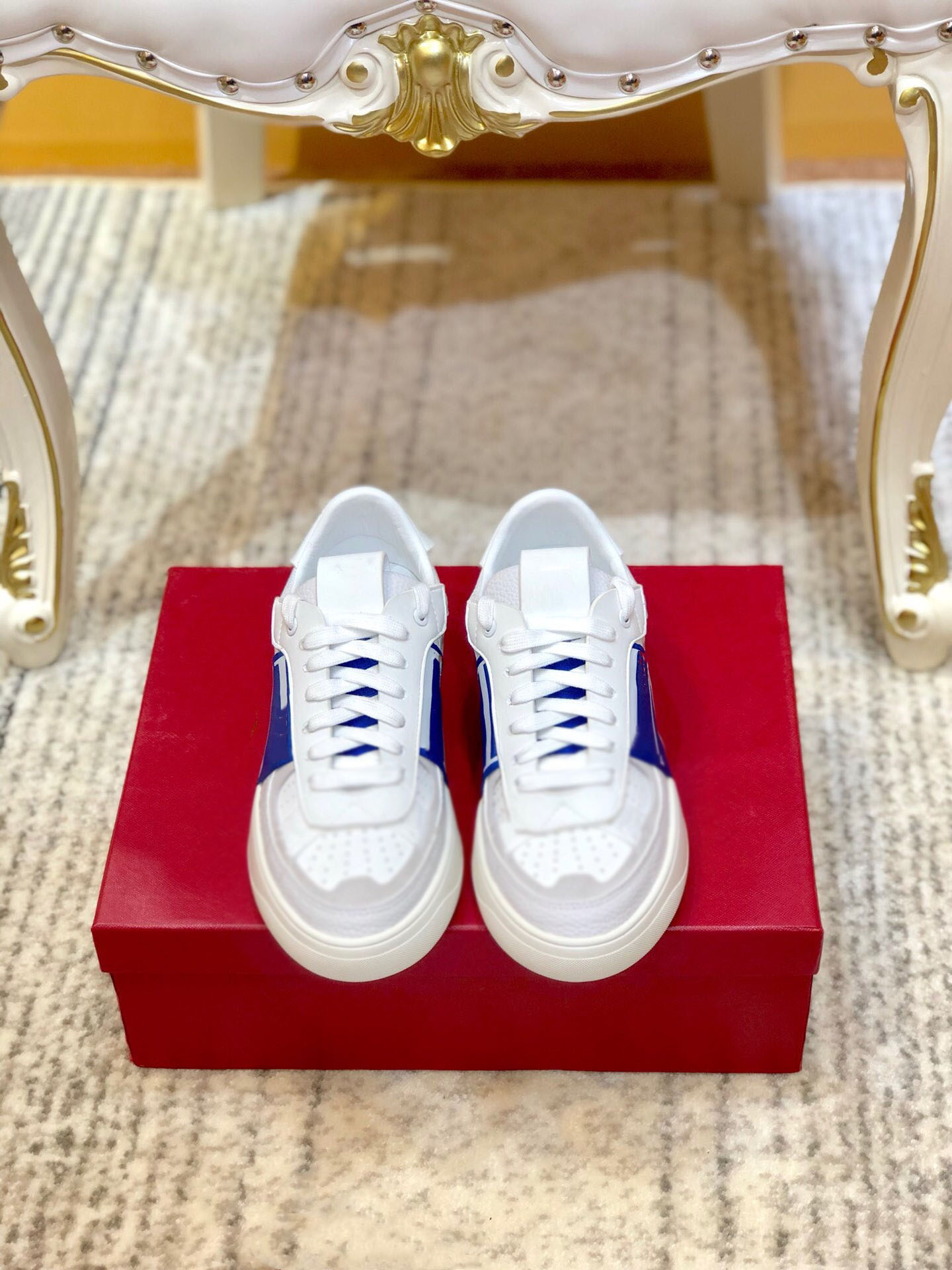 

The latest men's and women's calfskin kids sneaker for 2021, with flat rivet sneakers, large sneakers