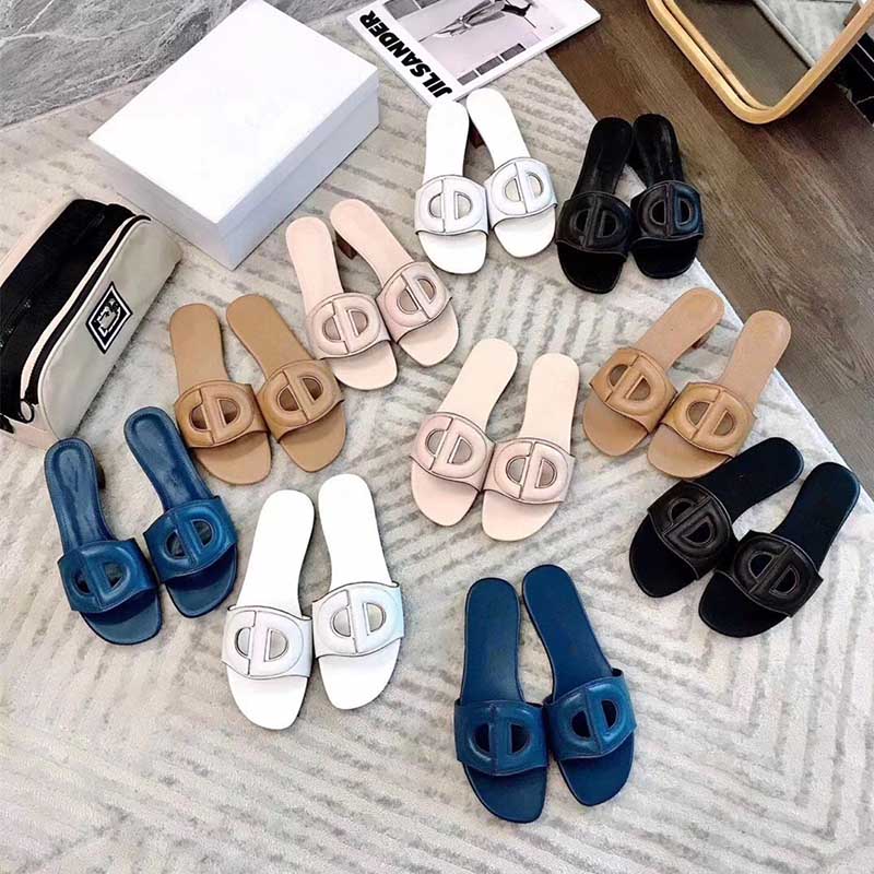 2022 Chaussures D'été Femmes Designer De Luxe À Bout Ouvert Mules Plates Pantoufles Glitter Bling Stud Sandales Femmes Diapositives 34-41 Taille