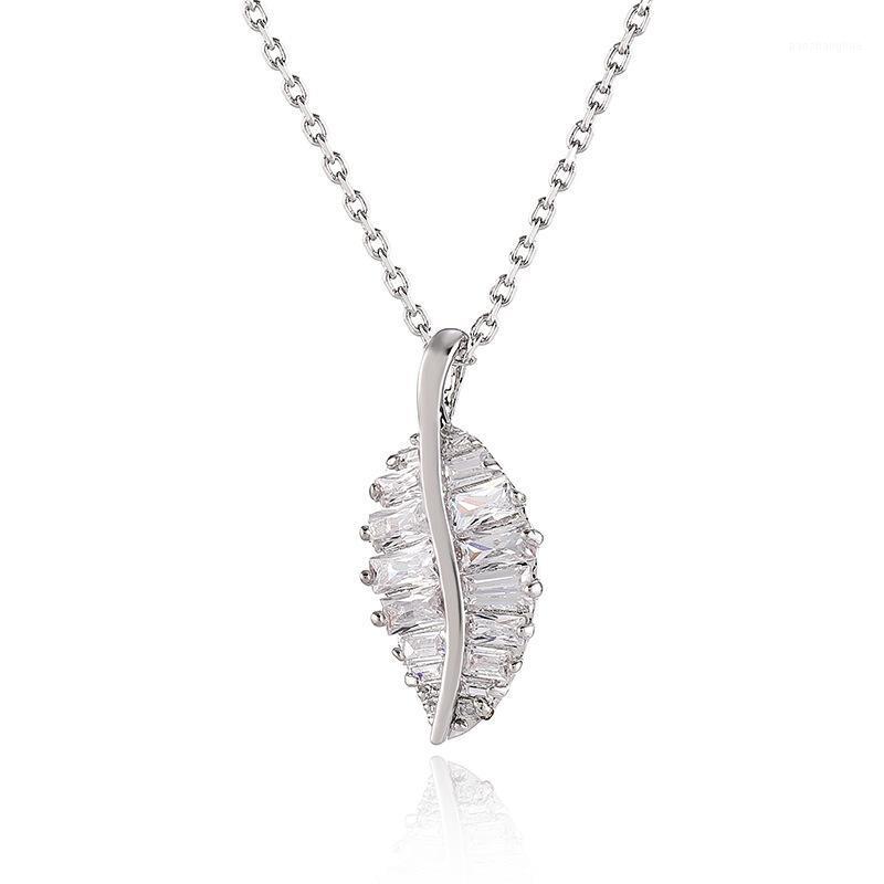 

Classic Leaf Necklace, Copper Micro-inlaid Zircon Clavicle Chain, Exquisite Banquet Necklace Source, Factory Accessories, Cross- Chains, Silver