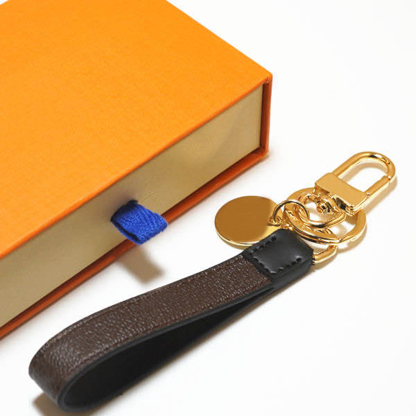 

High Quality Keychain Key chain Buckle lovers Car Keychain Handmade Leather Designers Keychains Men Women Bag Pendant Accessories 4 Color With box